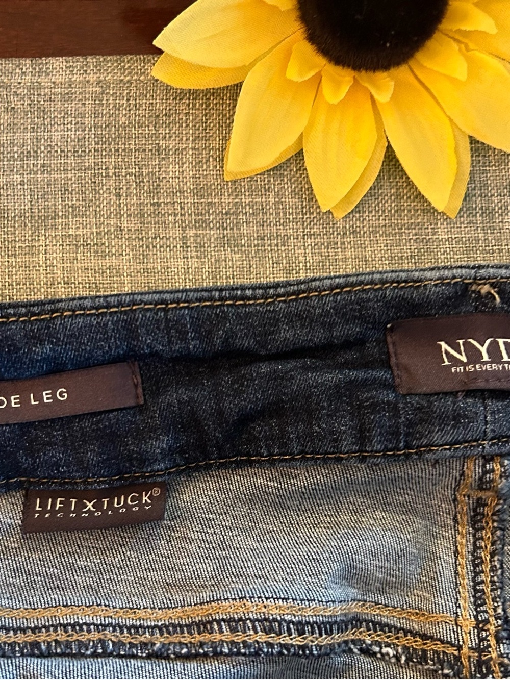 NYDJ Not Your Daughters Capri Jeans Sz 26W 4XL blue Wide Leg Lift Tuck $100 - Picture 11 of 16